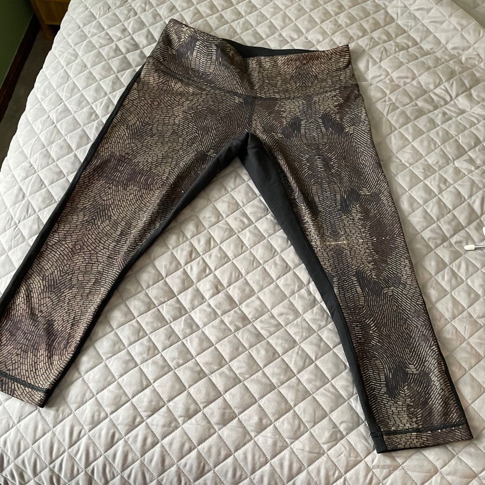 Lululemon cropped yoga pants